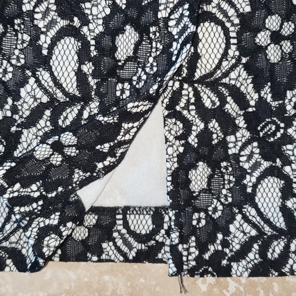 New Gorgeous lace pencil skirt, size 4 - Picture 4 of 7
